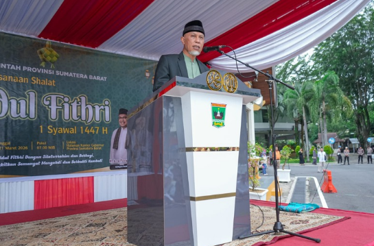 Mahyeldi Sholat Idul Fitri Sumbar di Padang bersama jamaah