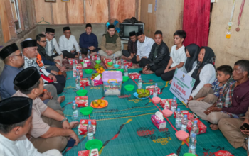 Bedah RTLH Mahyeldi 2026 saat sahur bersama keluarga Gatot di Sawahlunto