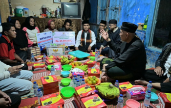 Mahyeldi bedah rumah warga saat sahur di Padang Panjang