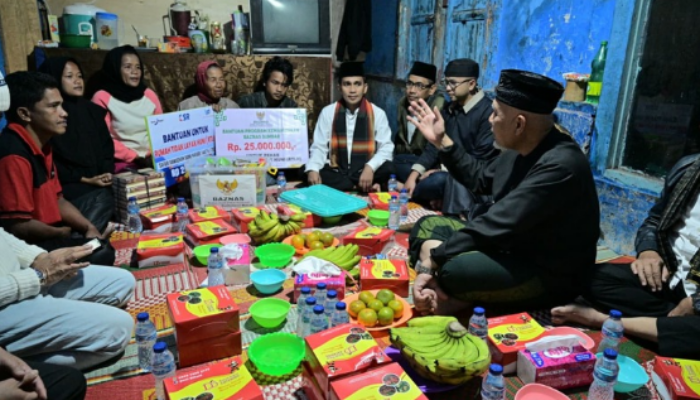 Mahyeldi Bedah Rumah Warga Saat Sahur di Padang Panjang