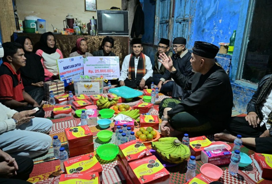 Mahyeldi bedah rumah warga saat sahur di Padang Panjang