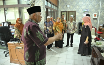 Mahyeldi sidak Ramadan memeriksa kehadiran ASN Pemprov Sumbar