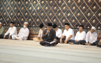 Pembacaan ayat suci Al Quran pada peringatan Nuzulul Quran Asahan di Masjid Agung H Achmad Bakrie Kisaran