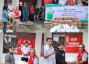 PMI Pasaman menyalurkan paket Lebaran dari keluarga Jusuf Kalla di Lubuk Sikaping