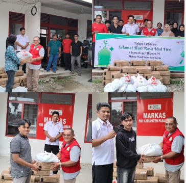 PMI Pasaman menyalurkan paket Lebaran dari keluarga Jusuf Kalla di Lubuk Sikaping