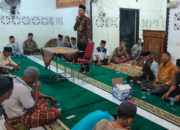 Wali Nagari Punggasan Timur Arif Jumardi memberikan sambutan saat Safari Ramadan di Masjid Baiturrahman Kampung Koto Langang