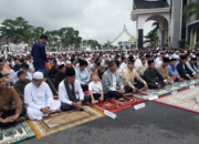 Ribuan jemaah melaksanakan Shalat Idul Fitri 1447 H di pelataran Kantor Bupati Pasaman Lubuk Sikaping