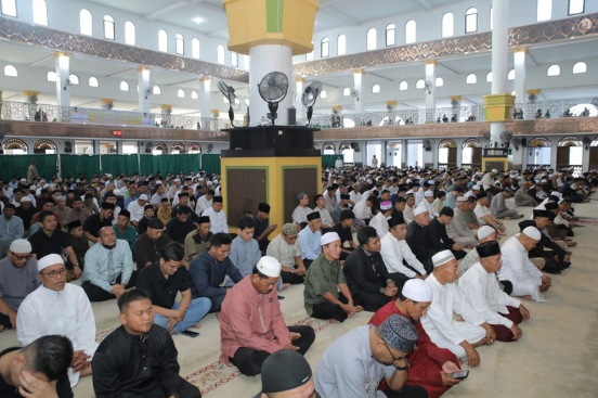 jamaah Sholat Idul Fitri Asahan di Masjid Agung Kisaran