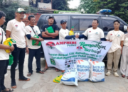 kegiatan TJSL AMPHIBI Ramadhan membagikan sembako kepada pemulung