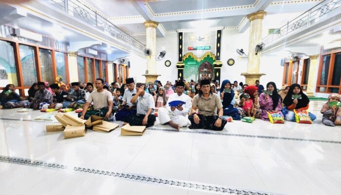 Diakhir Ramadhan, Detikzone Bersama Takmir Masjid Mujahidin Gelar Santunan Anak Yatim