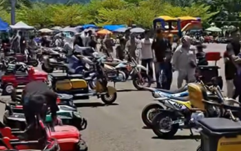 PAD Pariwisata Pessel di Pantai Carocok hari ketiga Lebaran masih rendah dengan retribusi parkir Rp9,82 juta