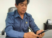 Edi Fran Aji anggota DPRD Barito Utara membahas validitas data tenaga kerja di ruang kerja