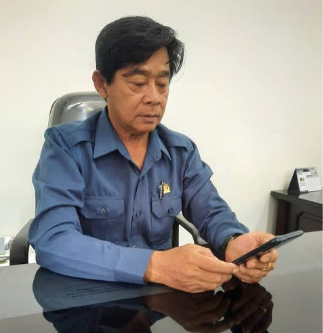 Edi Fran Aji anggota DPRD Barito Utara membahas validitas data tenaga kerja di ruang kerja