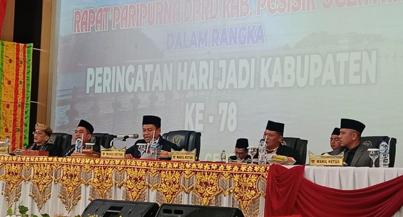 Dani Sopian saat menyampaikan pandangan pada rapat HJK Pesisir Selatan