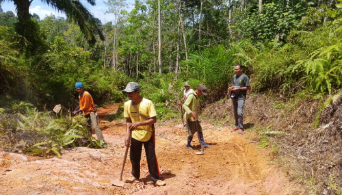 Goro Punggasan Timur Perkuat Kebersamaan, Pemnag dan Warga Bersatu Bangun Akses Bukit Limpato