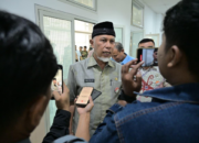 Gubernur Sumbar Mahyeldi Ansharullah memberikan pernyataan terkait penertiban PETI