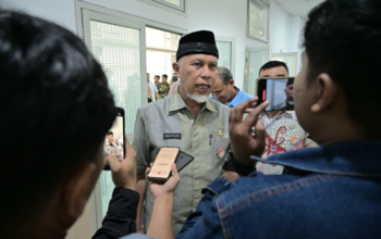 Gubernur Sumbar Mahyeldi Ansharullah memberikan pernyataan terkait penertiban PETI