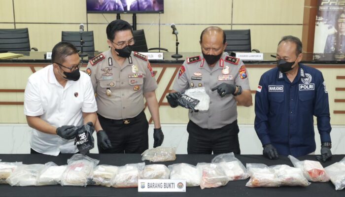 Polda Jatim Lakukan Uji Laboratoris Temuan Kokain 27,83 Kg di Pesisir Giligenting Sumenep