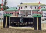 Edmond Novvery Purba memberikan keterangan terkait praperadilan kasus korupsi PUPR Nias Selatan