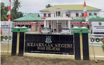 Edmond Novvery Purba memberikan keterangan terkait praperadilan kasus korupsi PUPR Nias Selatan