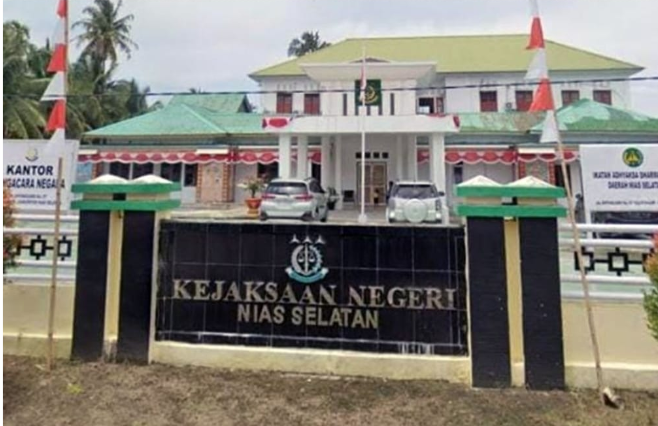 Edmond Novvery Purba memberikan keterangan terkait praperadilan kasus korupsi PUPR Nias Selatan