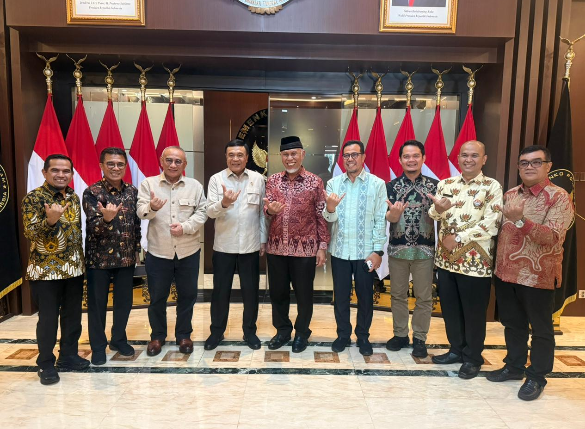 Mahyeldi bertemu Menko Polkam Djamari Chaniago di Jakarta