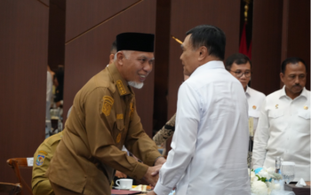 Mahyeldi Ansharullah saat menghadiri dialog Polkam di Jakarta