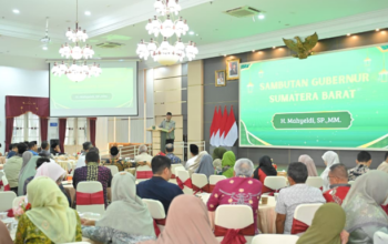 Gubernur Sumbar Mahyeldi Ansharullah menghadiri acara Halalbihalal IKA UNAND di Auditorium Gubernur Sumbar Padang