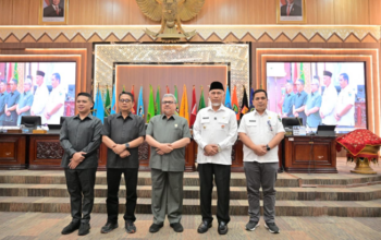 Gubernur Mahyeldi menghadiri rapat paripurna DPRD Sumbar masa sidang 2026