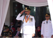 Gubernur Sumbar Mahyeldi memimpin upacara Hari Otonomi Daerah ke-30 di Padang