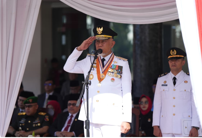 Gubernur Sumbar Mahyeldi memimpin upacara Hari Otonomi Daerah ke-30 di Padang