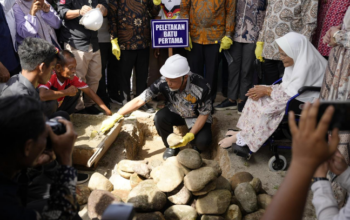 Mahyeldi dan Yandri Susanto peletakan batu pertama pesantren Josal FC