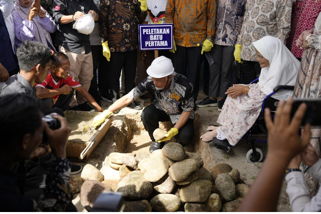 Mahyeldi dan Yandri Susanto peletakan batu pertama pesantren Josal FC