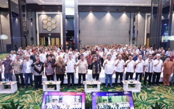 Menaker Yassierli dalam seminar jaminan sosial pekerja informal di Jakarta