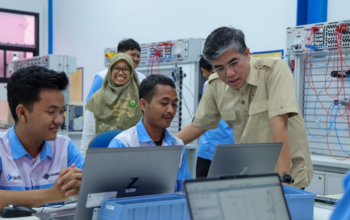 Menaker Yassierli meninjau pelatihan vokasi di BBPVP Serang untuk meningkatkan penyerapan tenaga kerja