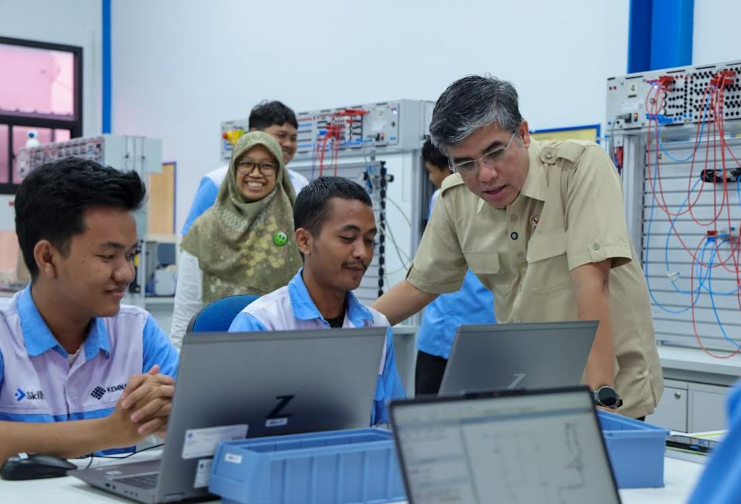 Menaker Yassierli meninjau pelatihan vokasi di BBPVP Serang untuk meningkatkan penyerapan tenaga kerja