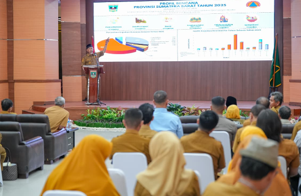 Gubernur Sumbar Mahyeldi membuka pelatihan kebencanaan di Padang