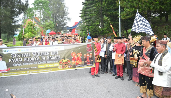 Pawai Budaya Solok Jadi Modal Sosial Pembangunan