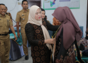 Yusnila Indriati Taufik mengukuhkan Bunda Literasi Kecamatan Buntu Pane di Asahan