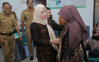 Yusnila Indriati Taufik mengukuhkan Bunda Literasi Kecamatan Buntu Pane di Asahan