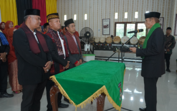 Pelantikan pengurus Dalihan Natolu Tabagsel Asahan periode 2025-2029 di Sopo Godang Kisaran Barat