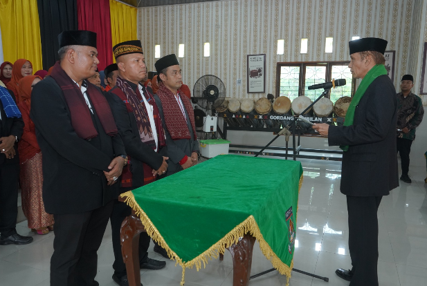 Pelantikan pengurus Dalihan Natolu Tabagsel Asahan periode 2025-2029 di Sopo Godang Kisaran Barat