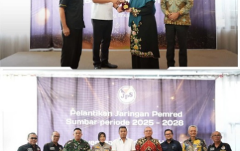 Wagub Sumbar Vasko Ruseimy menghadiri pelantikan Jaringan Pemred Sumbar di Padang