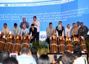 Mendagri Tito Karnavian dan Bobby Nasution pukul gondang