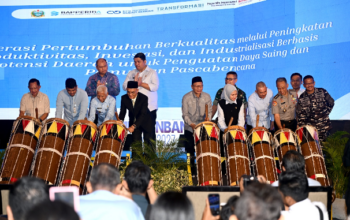 Mendagri Tito Karnavian dan Bobby Nasution pukul gondang