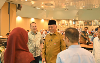 Gubernur Sumbar Mahyeldi saat menerima kunjungan AIIB di RSUP M Djamil Padang