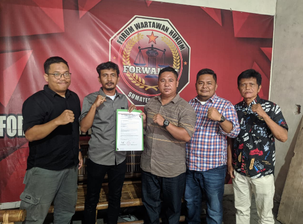 Ketua Forwakum Sumut menyerahkan mandat pembentukan kepengurusan Kepulauan Nias
