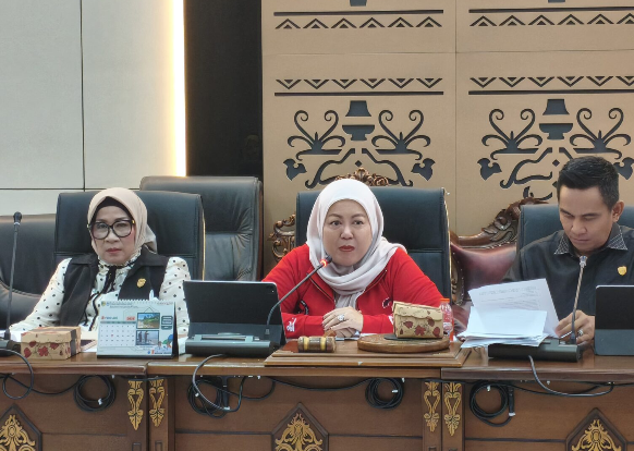 Rapat Dengar Pendapat DPRD Barito Utara dengan perusahaan tambang batu bara membahas penggunaan jalan kabupaten