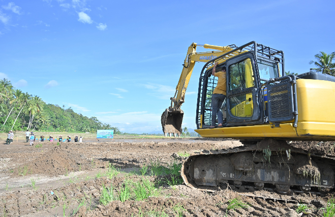 Proses rehabilitasi sawah terdampak bencana di Sumatera Barat