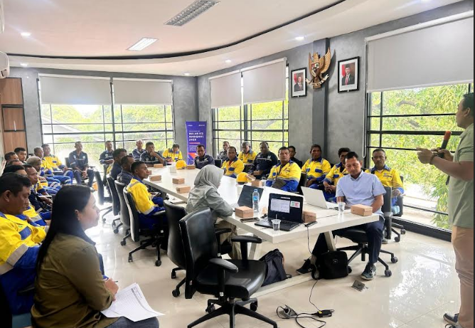 Kegiatan sharing session budaya K3 TPK Kupang bersama tenaga kerja bongkar muat